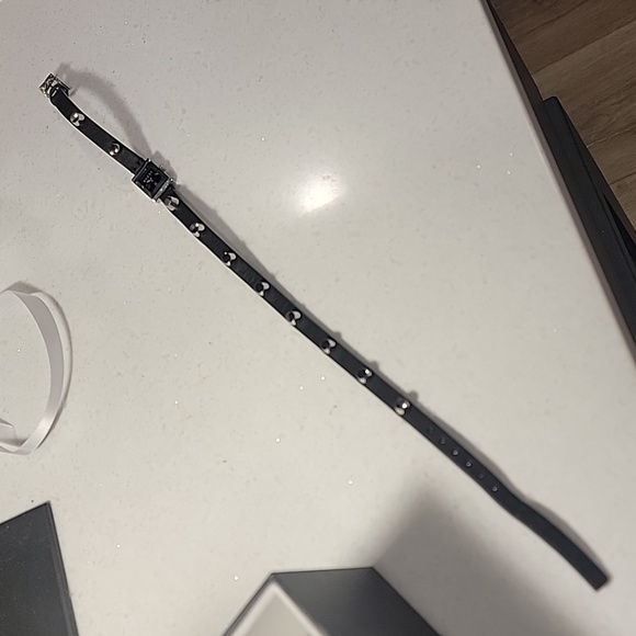 Authentic Gucci bee double wrap studded watch - Picture 10 of 16